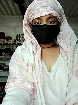 Quenn-Jiya752 online show from November 8, 2025, 6:24 am