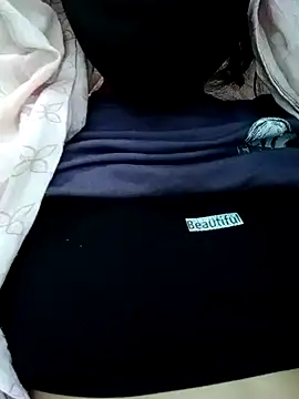 Quenn-Jiya752 online show from November 13, 2025, 11:20 am