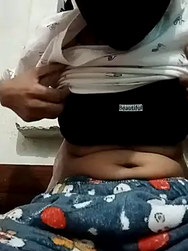 Quenn-Jiya752 online show from December 3, 2025, 11:41 am