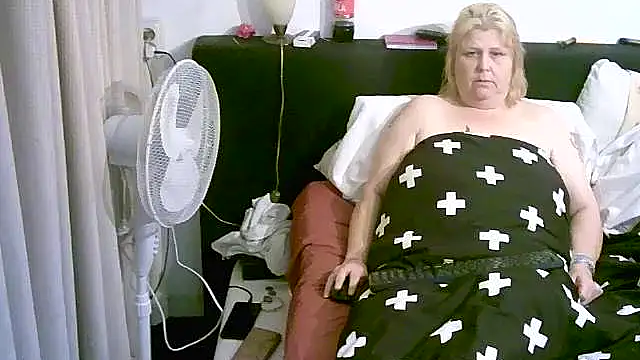 Sylviastar46 online show from November 21, 2025, 9:02 pm