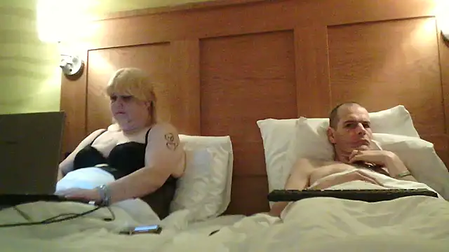 Sylviastar46 online show from December 1, 2025, 8:03 pm