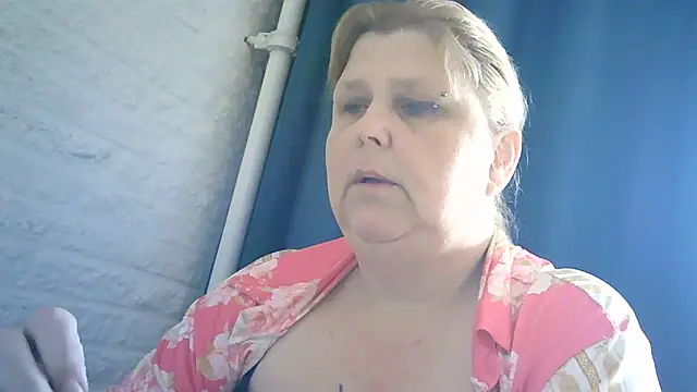 Sylviastar46 online show from April 17, 2026, 7:44 am