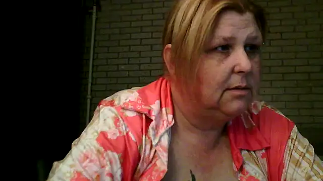 Sylviastar46 online show from April 18, 2026, 7:58 pm