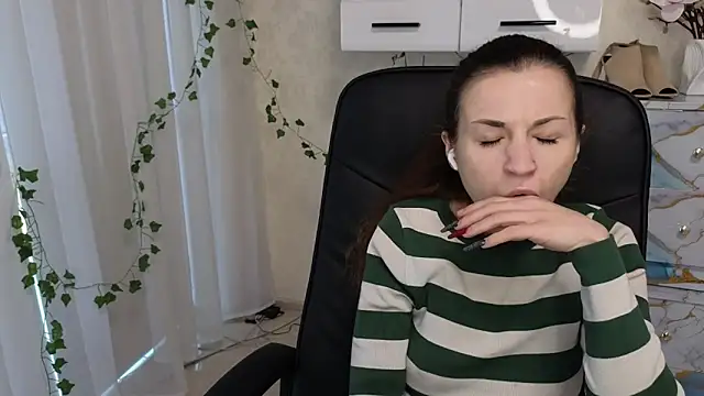 Ulyanix online show from April 22, 2026, 4:04 am