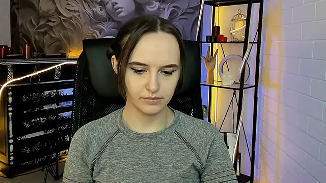 IreneBailey online show from November 13, 2025, 9:08 am