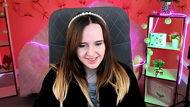 IreneBailey online show from December 3, 2025, 9:18 am