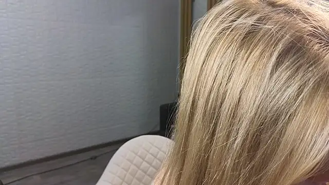 BirdieRivas online show from November 30, 2025, 5:55 am