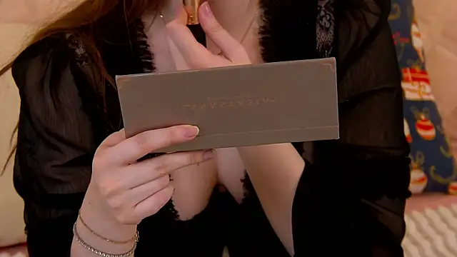 Snapshot of VickiBanx chatting on December 19, 2025, 4:19 am VickiBanx online show from December 19, 2025, 4:19 am