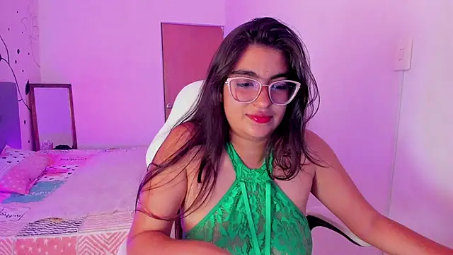 Luna Jonnes1 online show from April 2, 2026, 6:27 pm