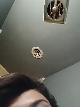 MZThang2Kute online show from November 26, 2025, 4:41 pm