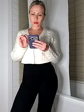 Elle Milfa online show from April 21, 2026, 9:50 pm