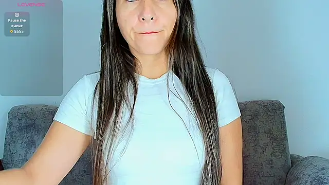 alana pink95 online show from December 18, 2025, 12:33 pm