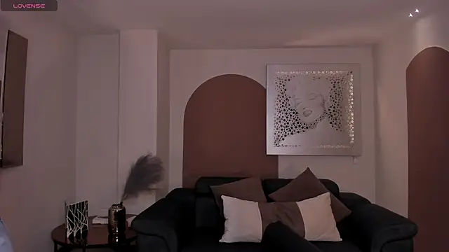 LaurentRosse1 online show from April 19, 2026, 6:10 pm