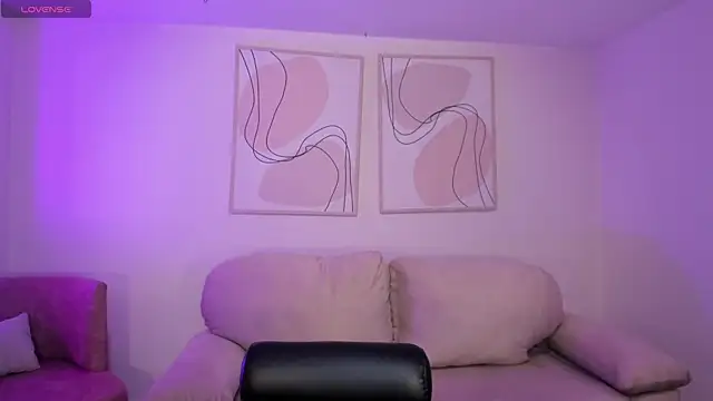 Snapshot of BellaConnorX chatting on May 14, 2026, 3:35 am BellaConnorX online show from May 14, 2026, 3:35 am