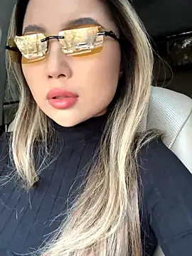 limkiss online show from November 6, 2025, 8:04 am