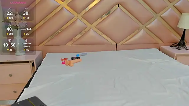 TiffanyBeckerr online show from November 14, 2025, 7:45 pm