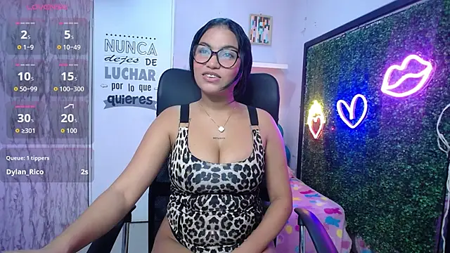 valeria martinez19 online show from November 18, 2025, 2:50 am