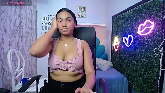 valeria martinez19 online show from November 21, 2025, 3:05 am