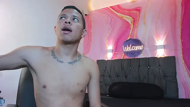 Steven19 LatinBoy online show from November 22, 2025, 11:42 am