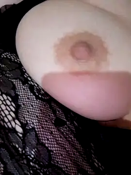 Nouna-loca online show from November 5, 2025, 4:34 am