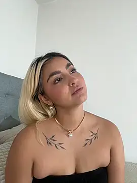 Elina Hills online show from December 17, 2025, 2:45 pm