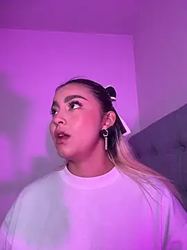 Elina Hills online show from February 4, 2026, 3:07 pm