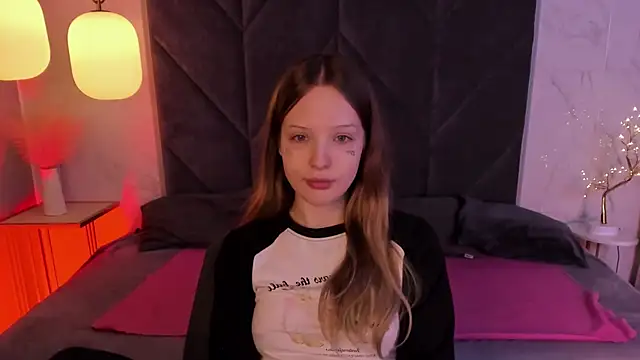 Iris Fresh online show from December 5, 2025, 8:49 pm