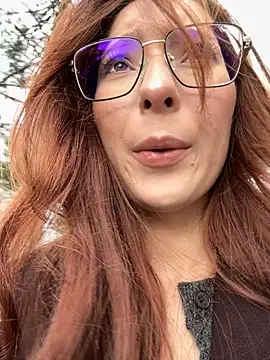 LilluKatten online show from December 4, 2025, 9:29 am