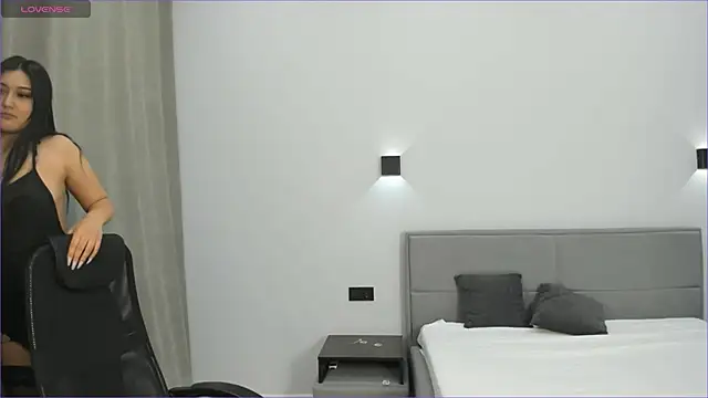 Yunamini online show from November 3, 2025, 7:26 pm