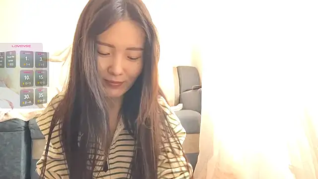 DianaMendoza online show from November 9, 2025, 9:40 am