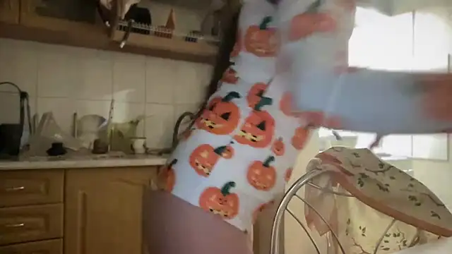 ShizukuHunter online show from November 2, 2025, 4:09 pm