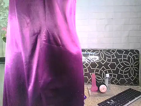 queensilver online show from December 1, 2025, 3:55 am