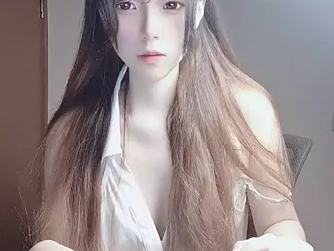 JuliaNoir online show from October 31, 2025, 9:43 am