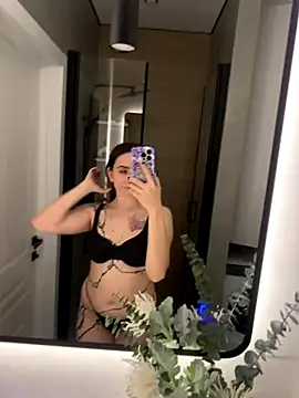 Snapshot of _Elizabeth_Brown chatting on November 19, 2025, 11:16 pm Elizabeth Brown online show from November 19, 2025, 11:16 pm