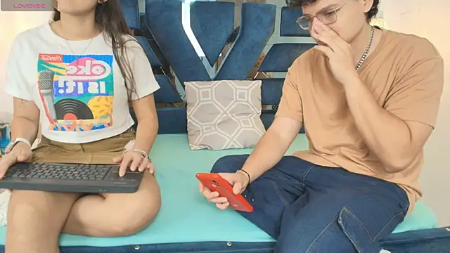 Zoe And Dylan  online show from November 11, 2025, 12:16 pm