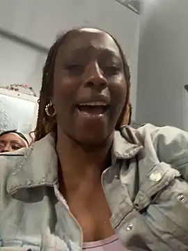 Snapshot of MadameMuse chatting on April 30, 2026, 4:35 pm MadameMuse online show from April 30, 2026, 4:35 pm