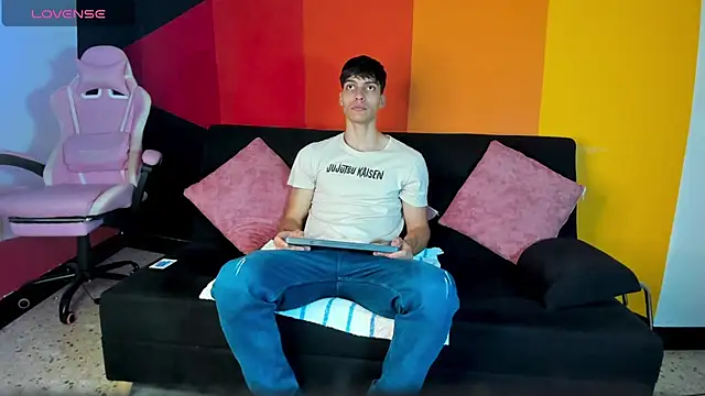 AlessioVitale online show from December 2, 2025, 11:59 am