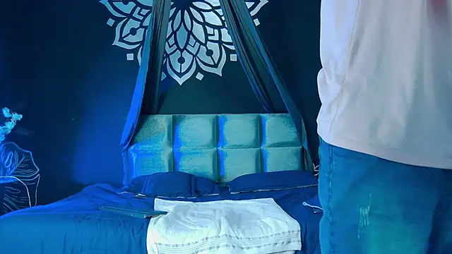 Snapshot of AlessioVitale chatting on December 22, 2025, 12:02 pm AlessioVitale online show from December 22, 2025, 12:02 pm