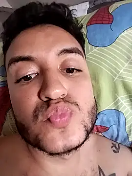 yeisonren99 online show from April 12, 2026, 10:04 pm