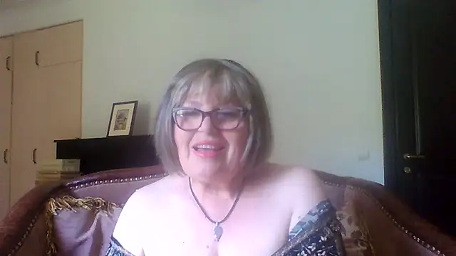 Snapshot of Milaniya606 chatting on July 16, 2026, 12:33 pm Milaniya606 online show from July 16, 2026, 12:33 pm