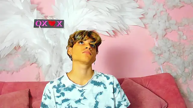 Leo Glow online show from November 29, 2025, 12:52 pm