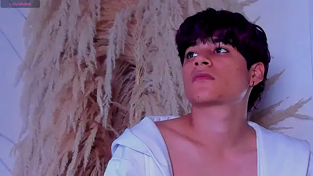 Leo Glow online show from February 14, 2026, 12:35 pm