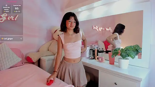 Sophie Smitt online show from November 25, 2025, 2:00 am