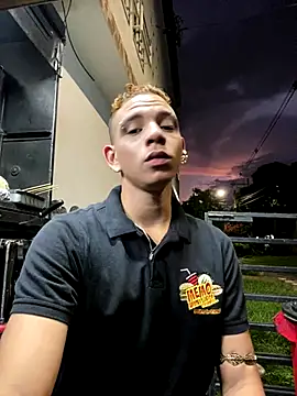 Dylams maja online show from November 22, 2025, 11:15 pm