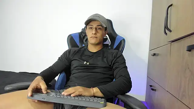 dorman boy online show from November 16, 2025, 4:07 am