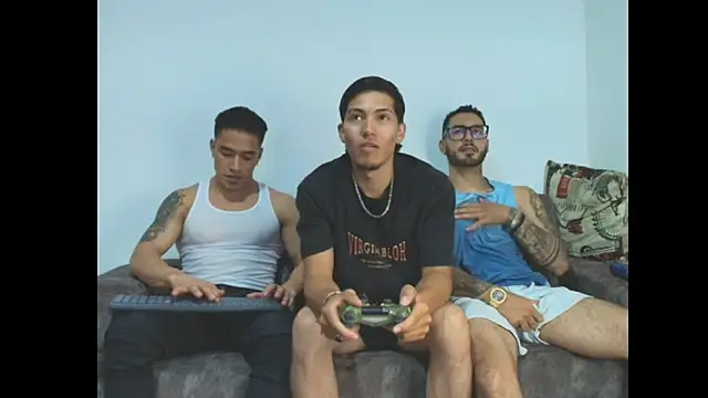 thebadboys05 online show from November 12, 2025, 1:17 am