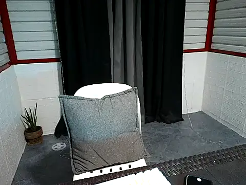 xwildflowerx online show from March 11, 2026, 9:32 pm