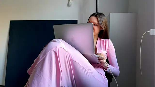 Snapshot of TeofilqKoral chatting on November 21, 2025, 6:01 am TeofilqKoral online show from November 21, 2025, 6:01 am