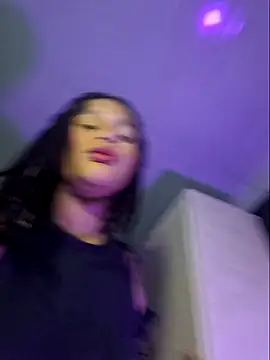 Sarah Foxx  online show from November 29, 2025, 5:27 pm