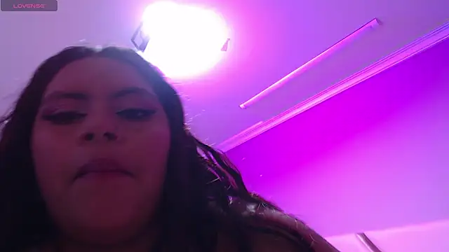 GiselJones online show from November 17, 2025, 7:41 pm